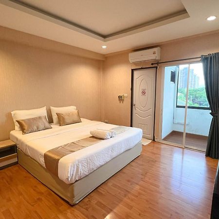 Inspire House Hotel Chiang Mai Extérieur photo