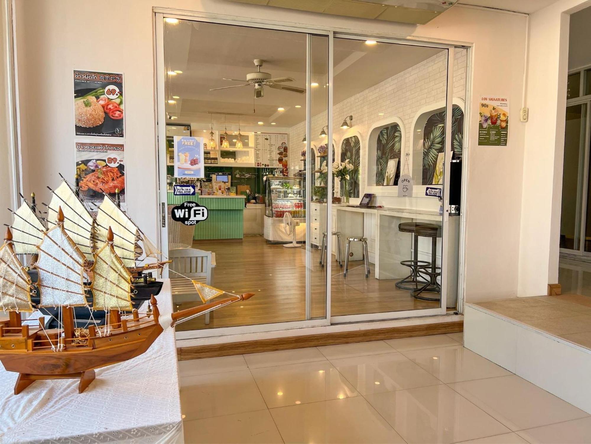 Inspire House Hotel Chiang Mai Extérieur photo