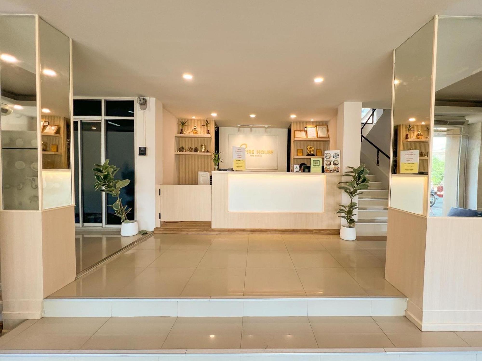 Inspire House Hotel Chiang Mai Extérieur photo