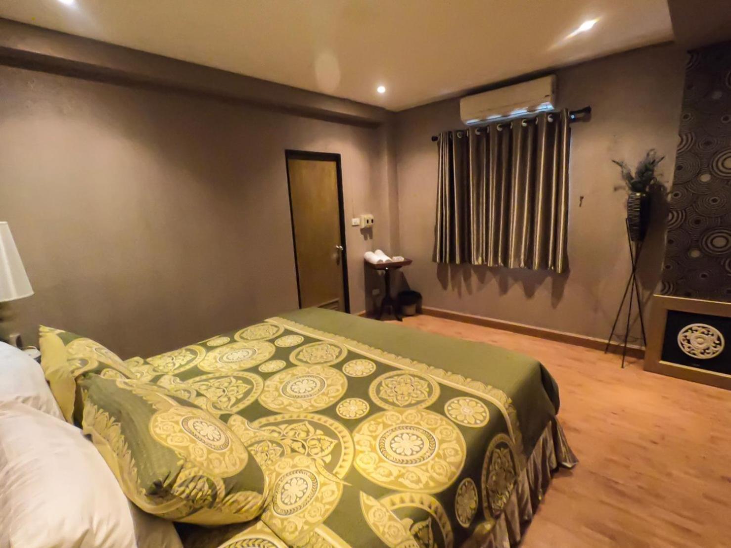 Inspire House Hotel Chiang Mai Extérieur photo