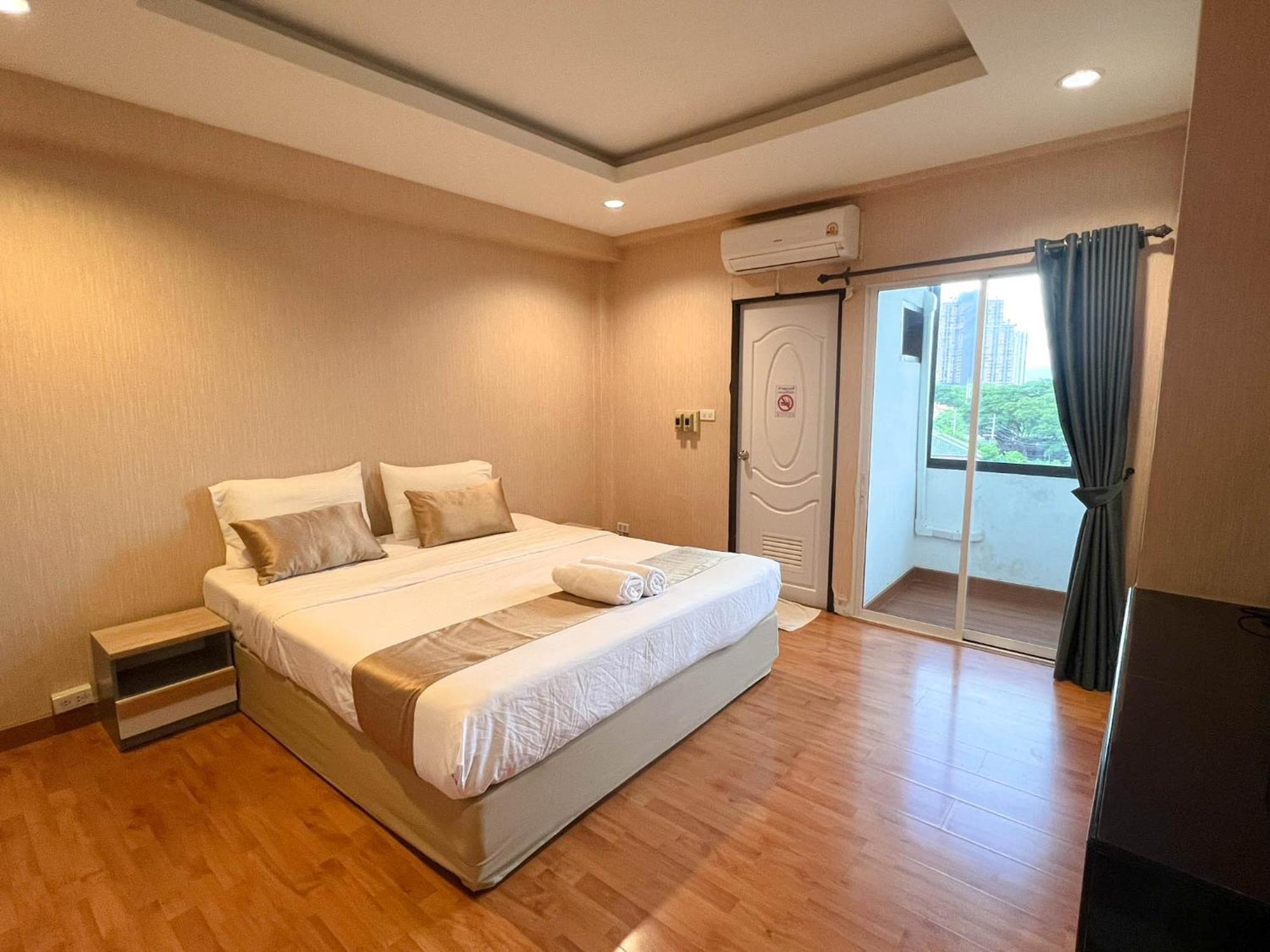 Inspire House Hotel Chiang Mai Extérieur photo